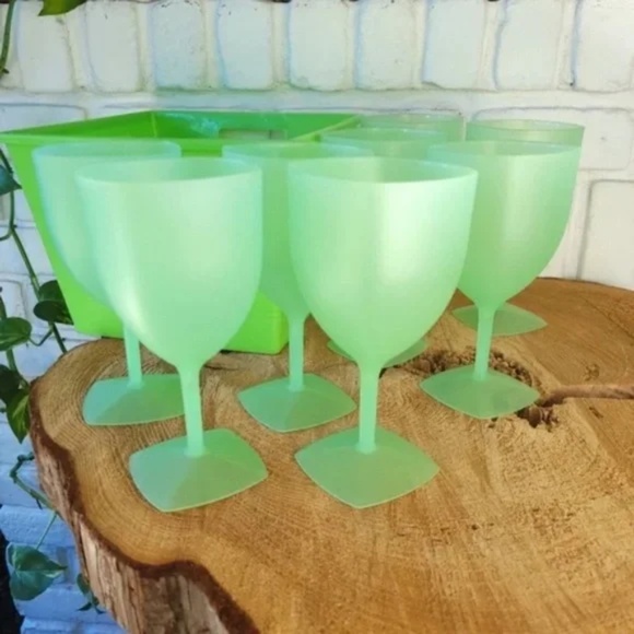 Set of 8 Frosted Plastic Outdoor Stemware - Picture 2 of 7